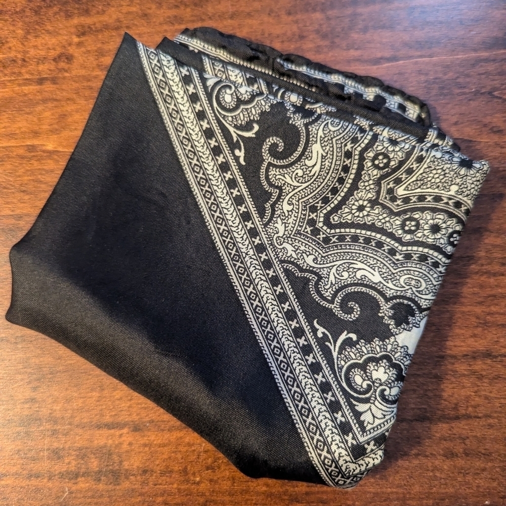 🖤 🤍Vintage Silk Gentlemen's Handkerchief pocket square 18x18  Handrolled